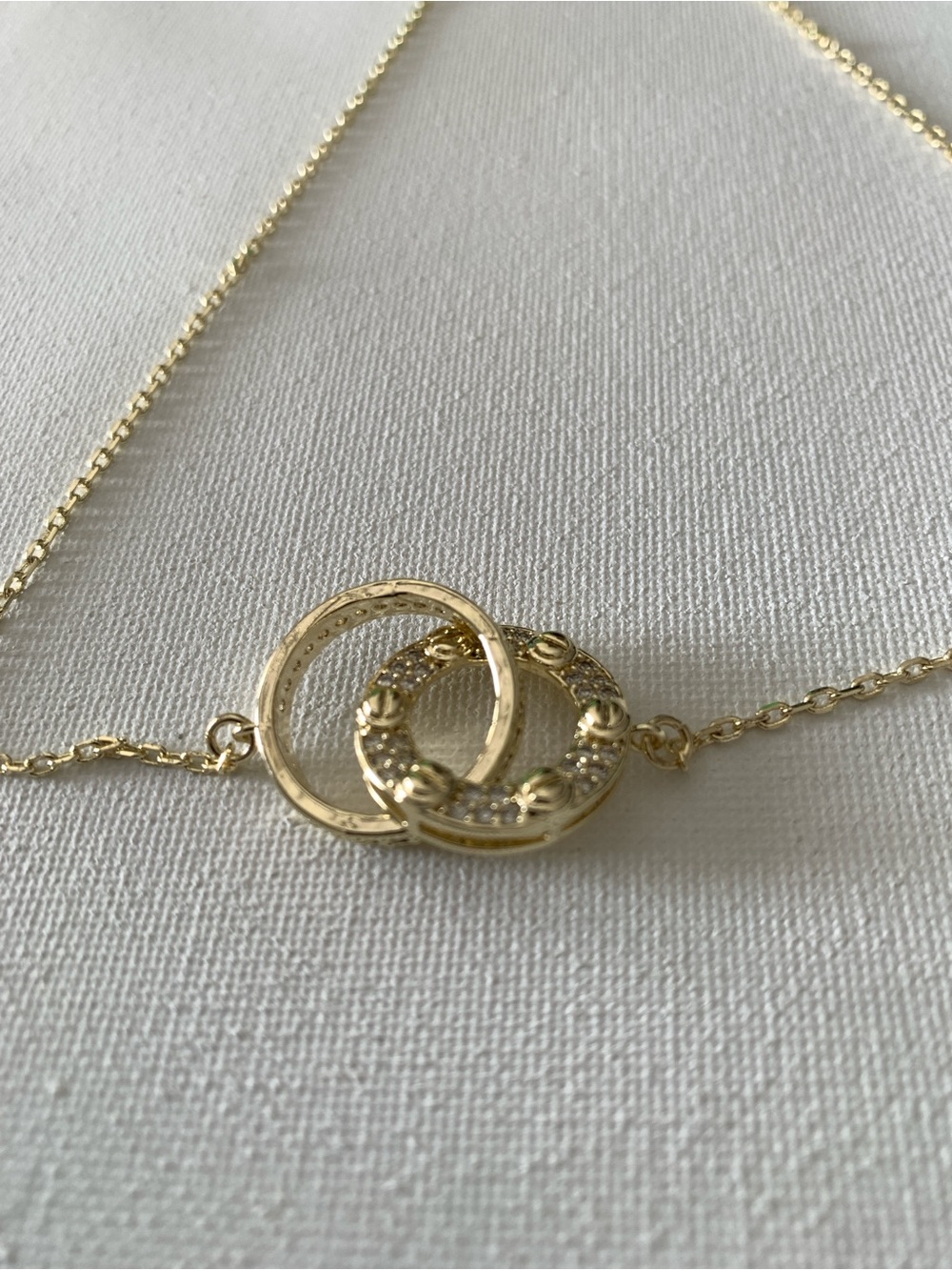 Delicate Gold Interlocking Circle Necklace - Women Jewelry